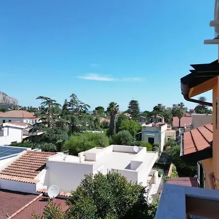 Apartment By The Sea Mondello Beach-3
